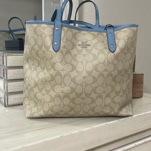 Tote bag coach original casi nueva solo poco uso.
